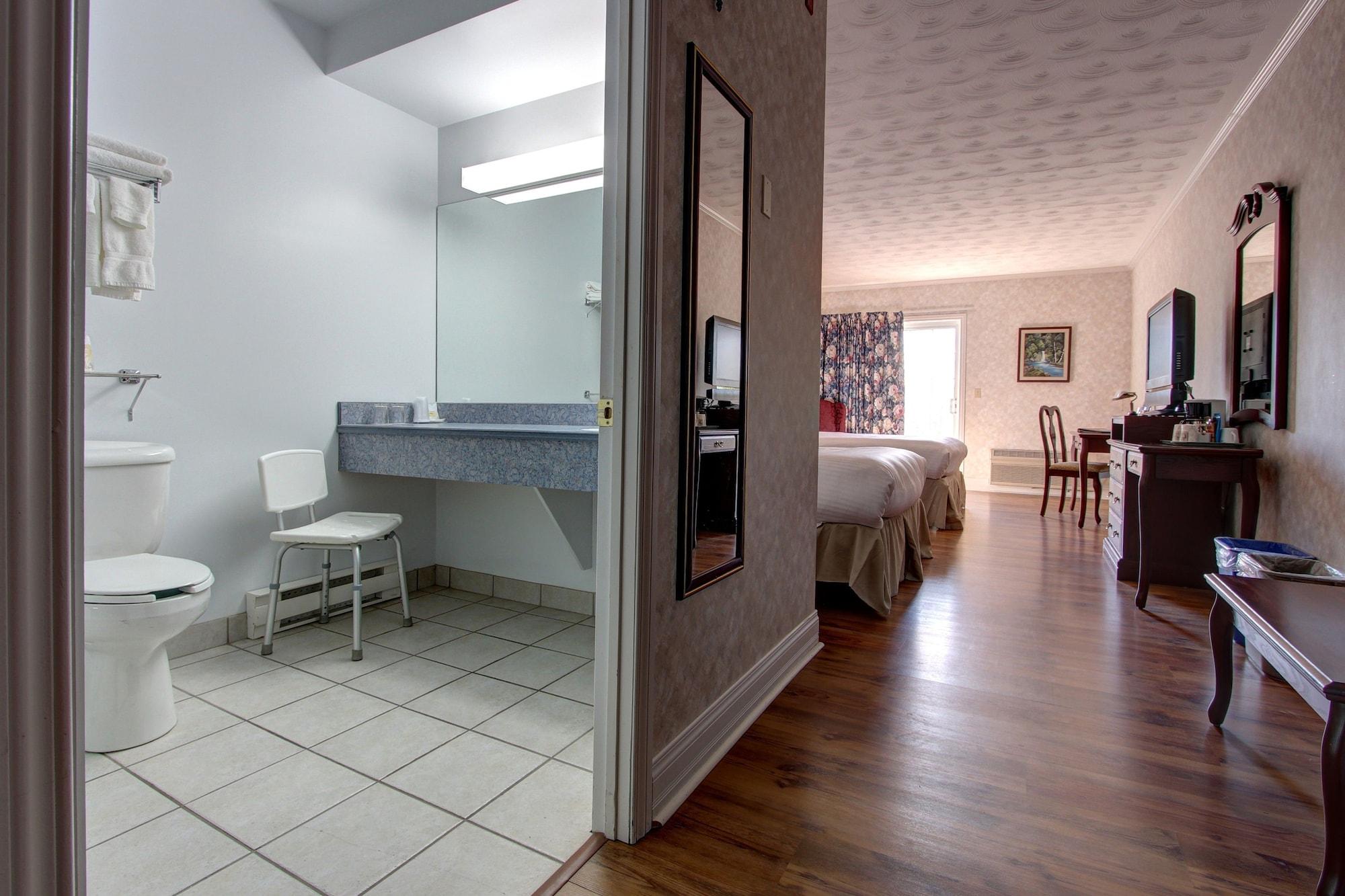 Days Inn By Wyndham Edmundston Bagian luar foto