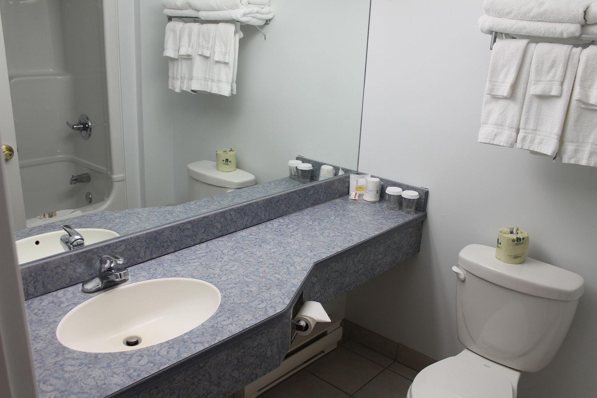 Days Inn By Wyndham Edmundston Bagian luar foto