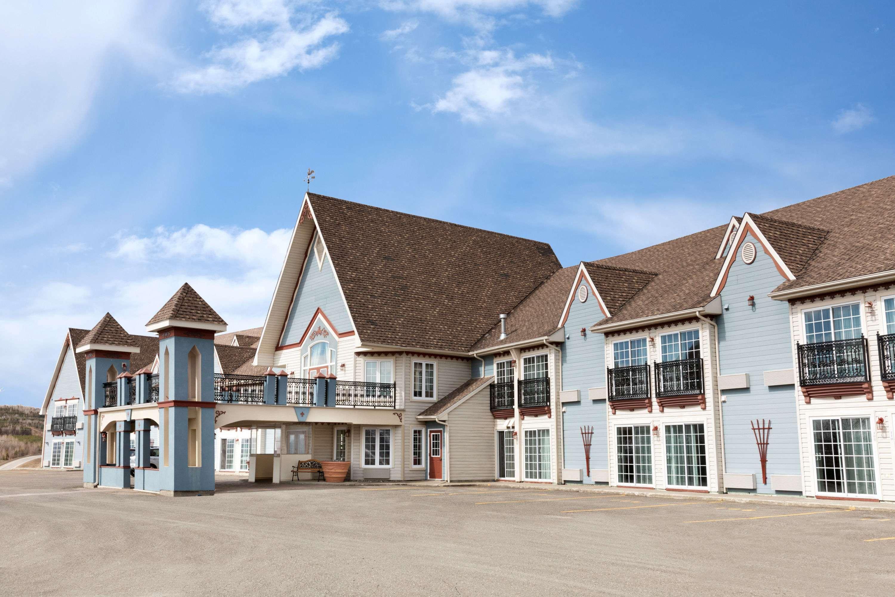 Days Inn By Wyndham Edmundston Bagian luar foto