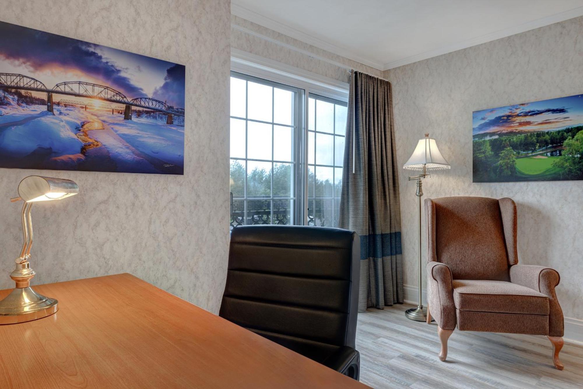 Days Inn By Wyndham Edmundston Bagian luar foto