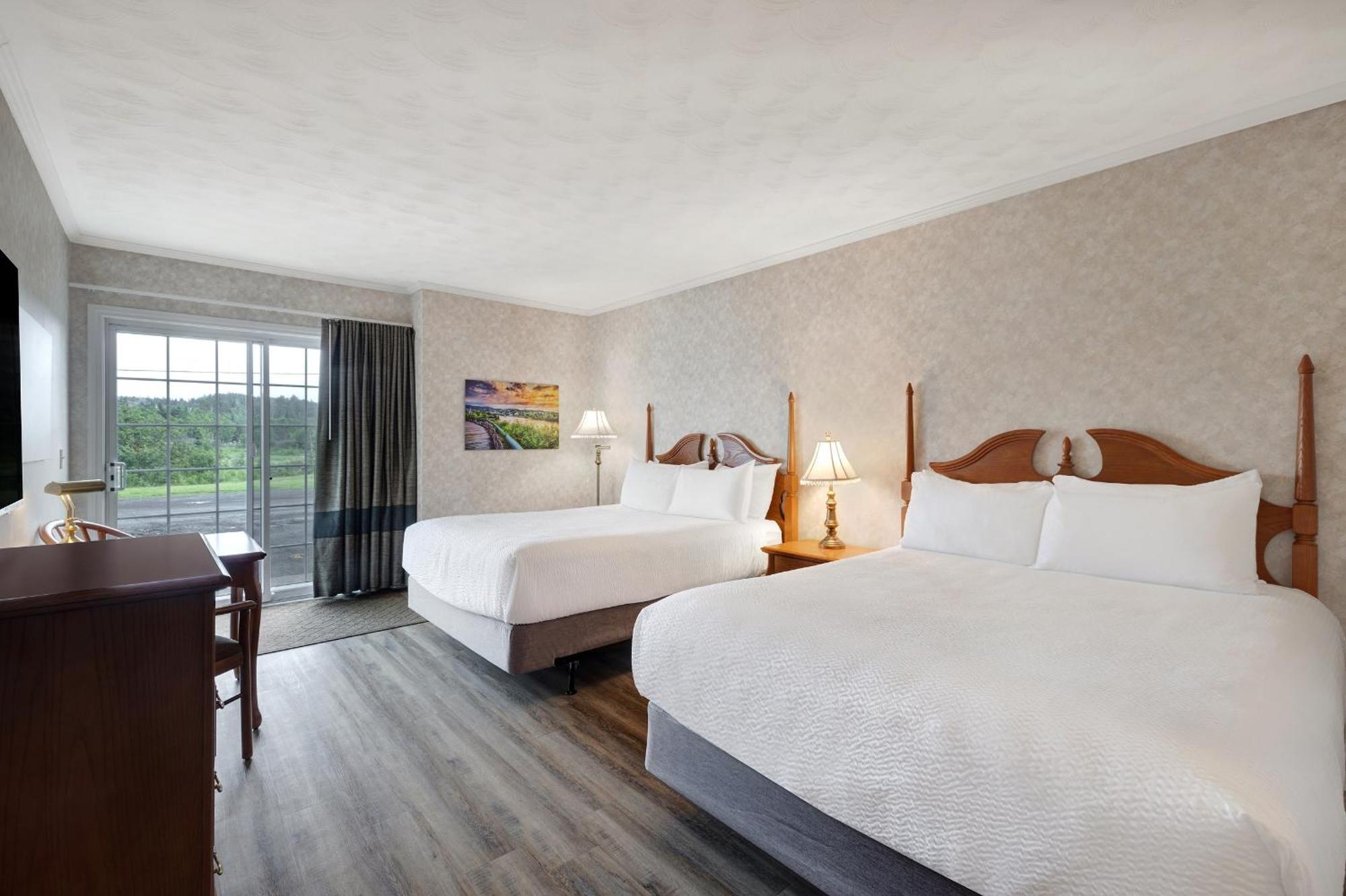 Days Inn By Wyndham Edmundston Bagian luar foto