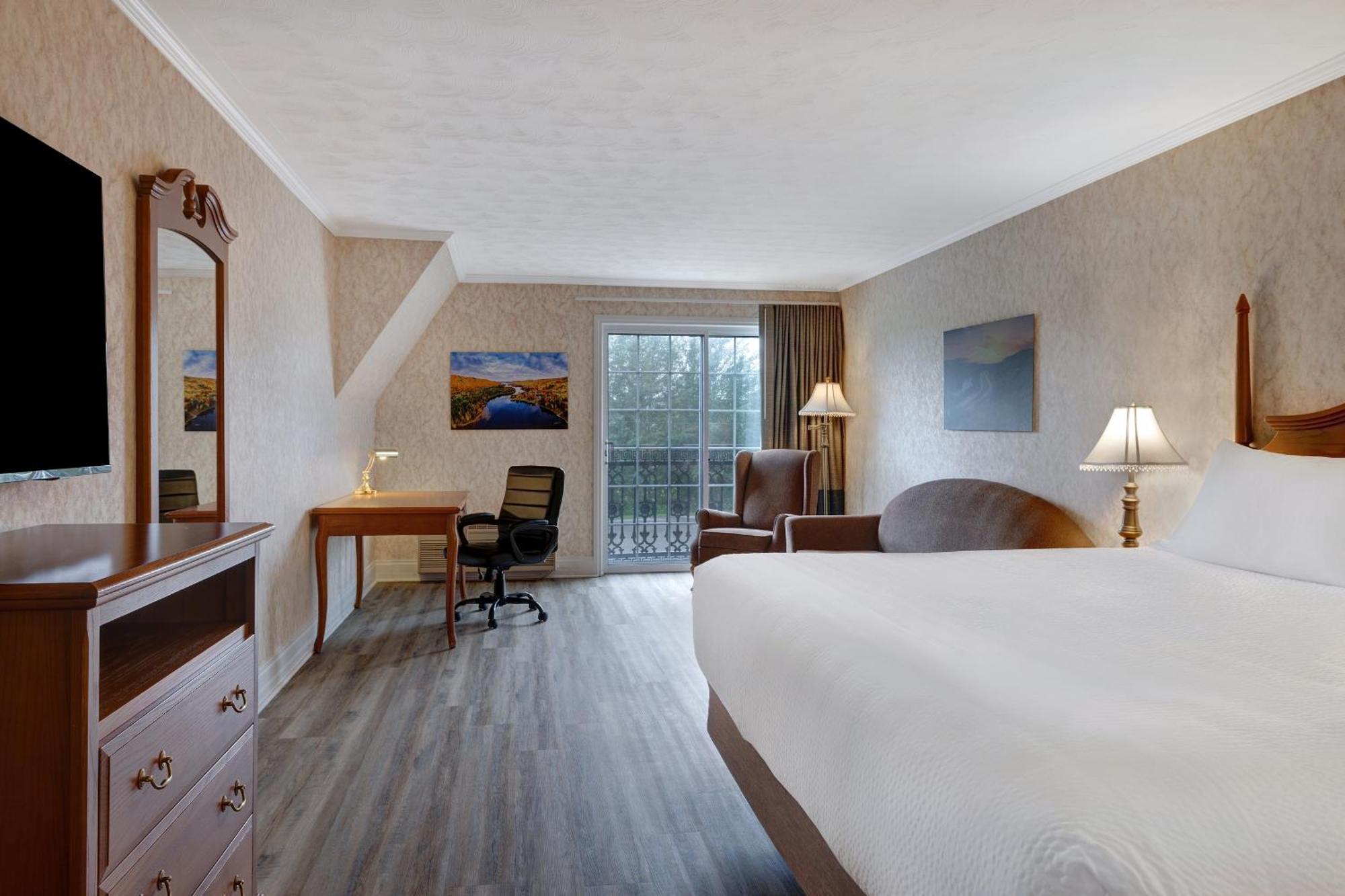 Days Inn By Wyndham Edmundston Bagian luar foto