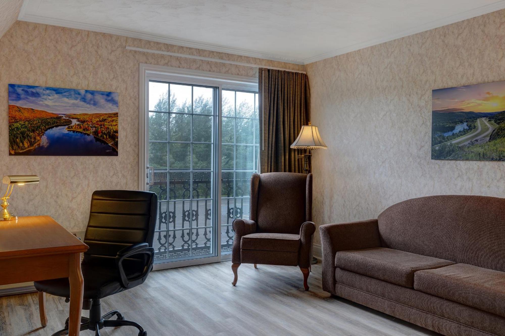 Days Inn By Wyndham Edmundston Bagian luar foto