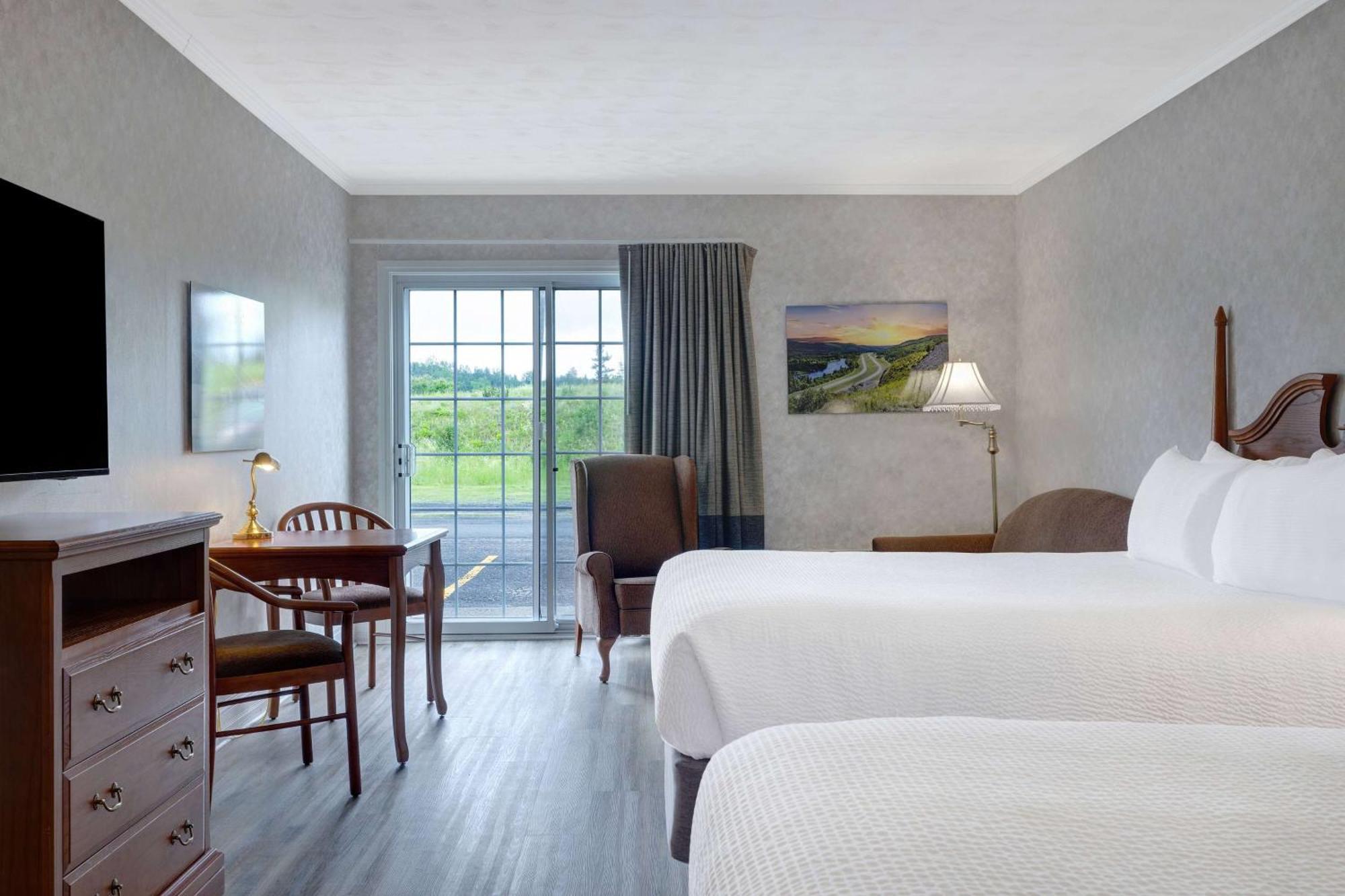 Days Inn By Wyndham Edmundston Bagian luar foto