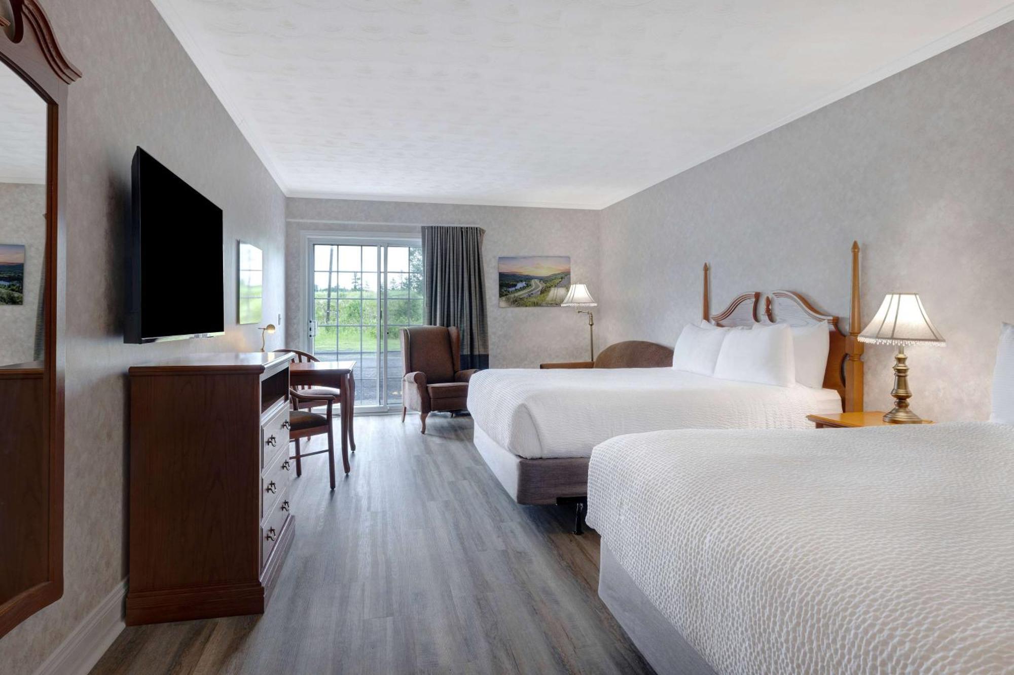 Days Inn By Wyndham Edmundston Bagian luar foto