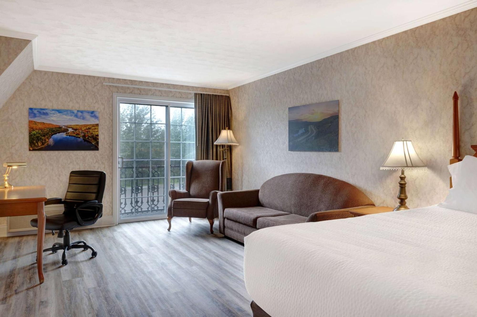 Days Inn By Wyndham Edmundston Bagian luar foto