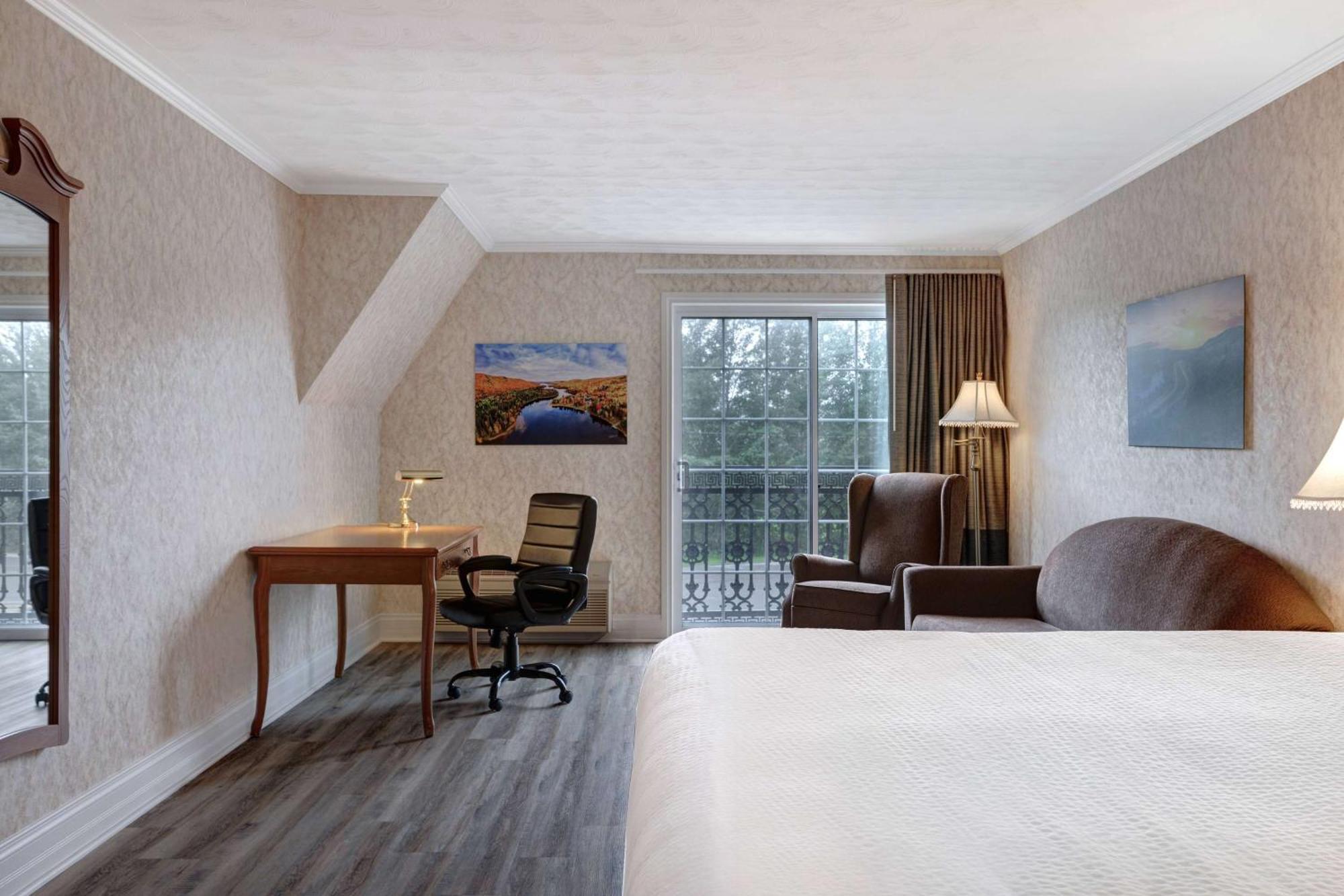 Days Inn By Wyndham Edmundston Bagian luar foto
