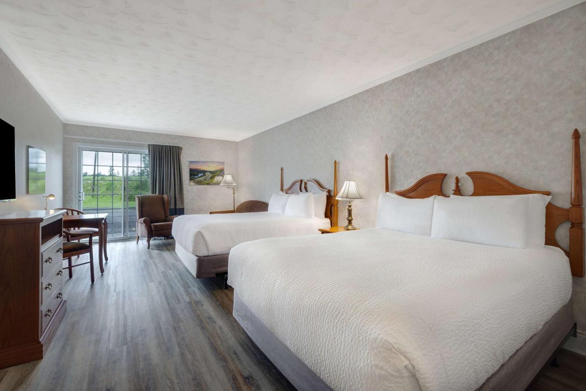 Days Inn By Wyndham Edmundston Bagian luar foto