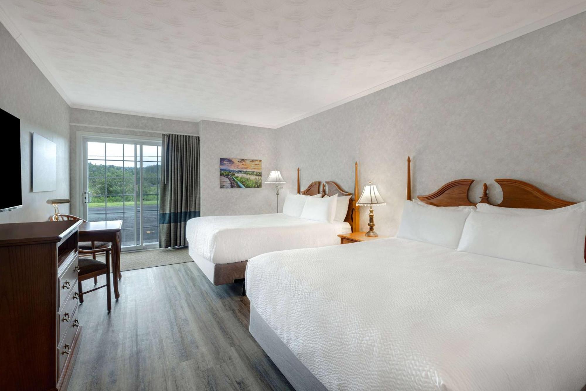 Days Inn By Wyndham Edmundston Bagian luar foto