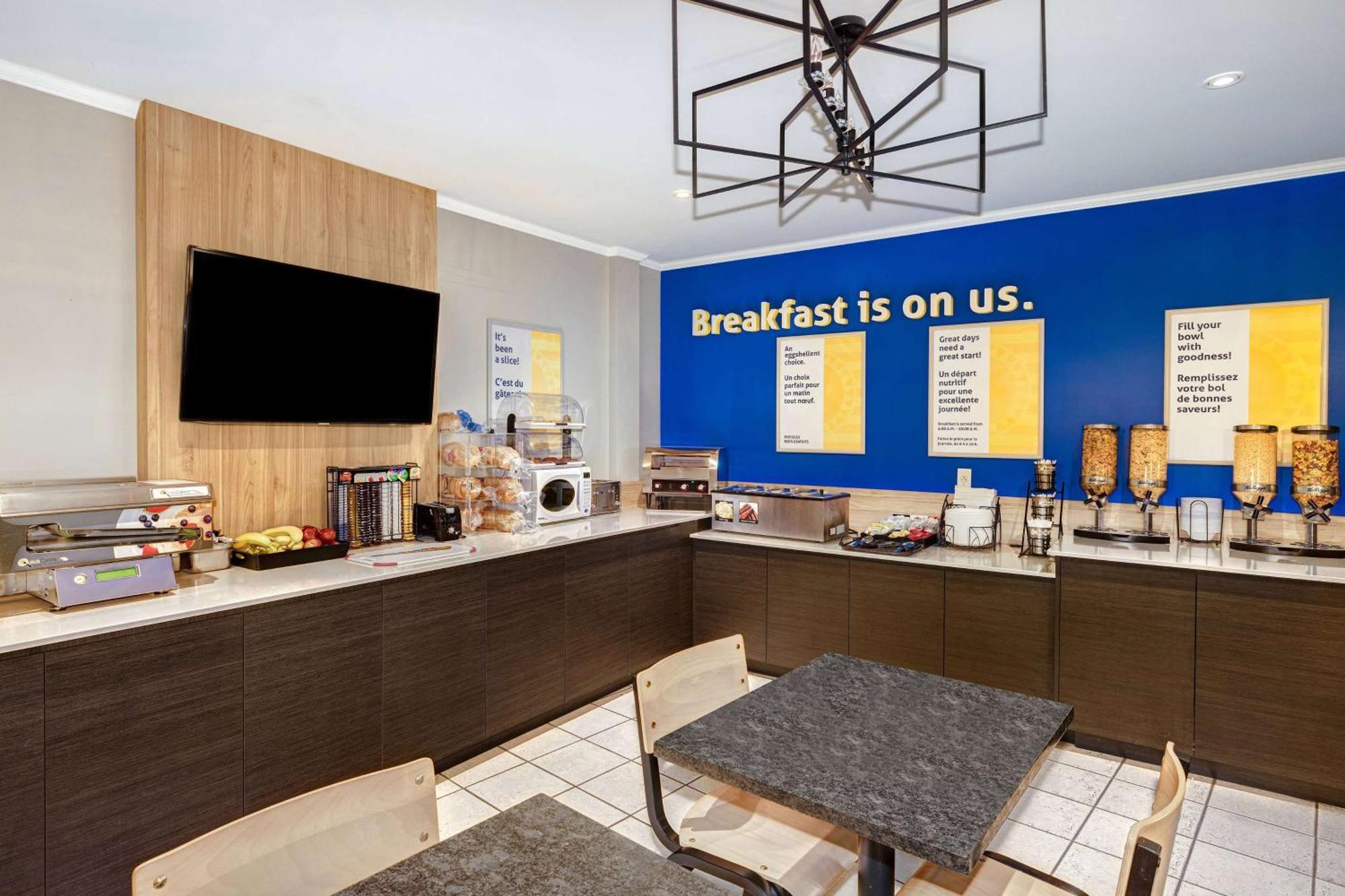 Days Inn By Wyndham Edmundston Bagian luar foto