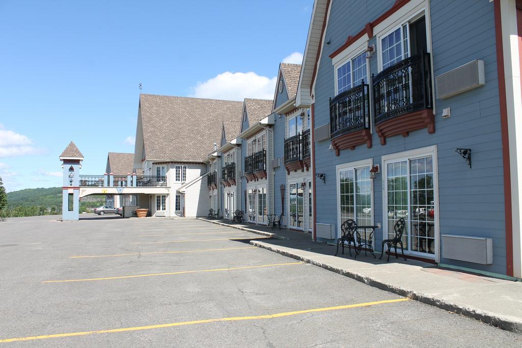 Days Inn By Wyndham Edmundston Bagian luar foto